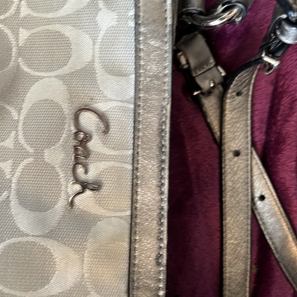 Coach Signature Gallery Jacquard Tote Silver and White - Picture 14 of 14